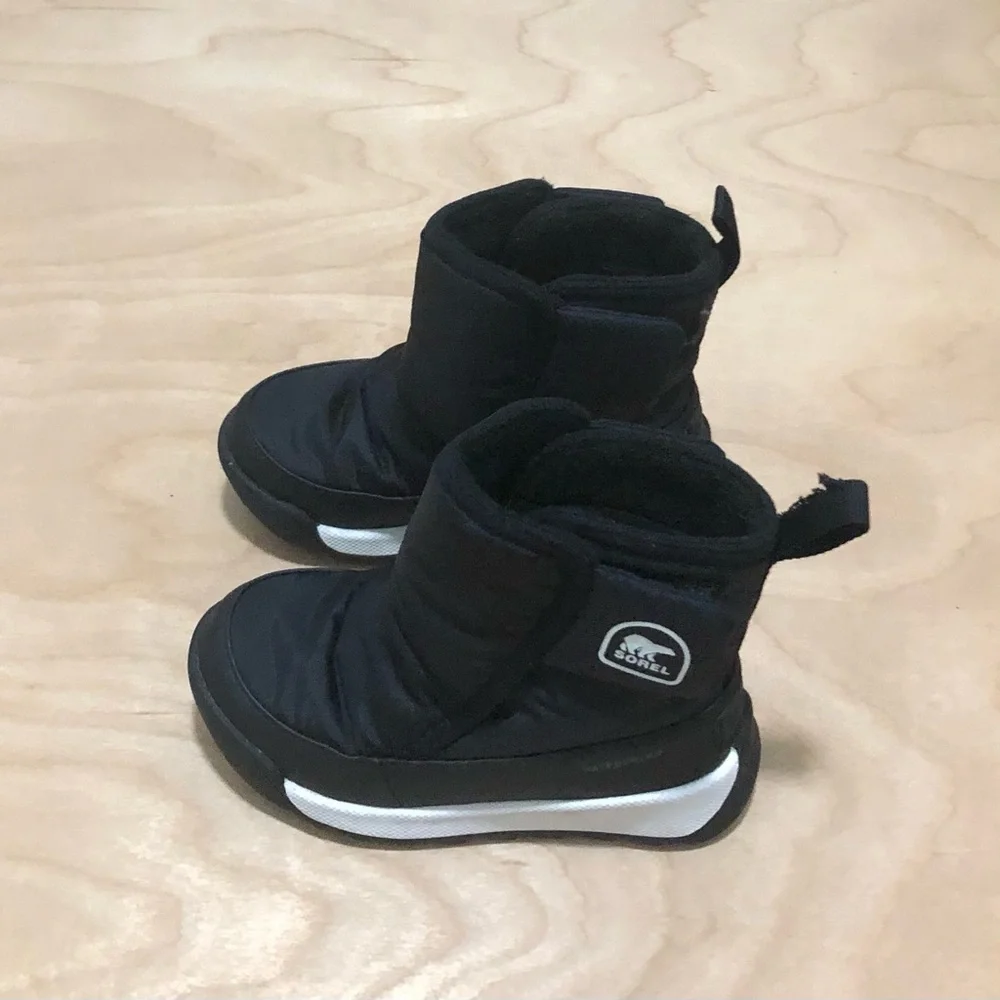 Sorel Kids Black Insulated Snow Boots Waterproof Size 8.